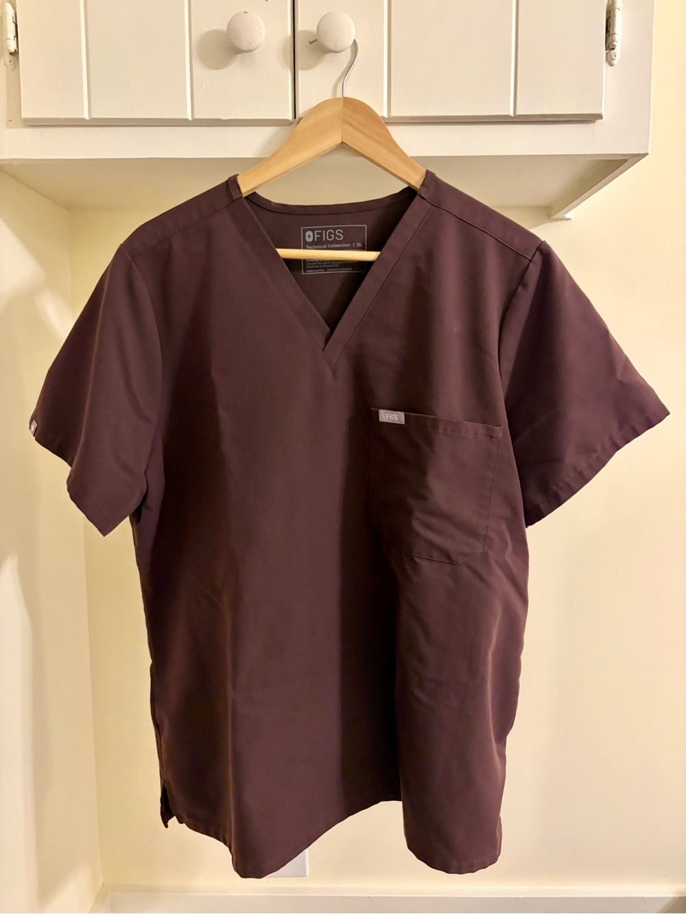 Figs V-Neck Scrub Top and Joggers in Espresso! Pants XL Petite-- for up to 5'5"!